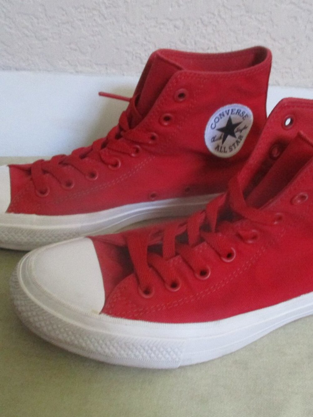 Converse All Star Chuck Taylor Hi Top Sz 8.5 men 10.5 Womans.  Red Excellent